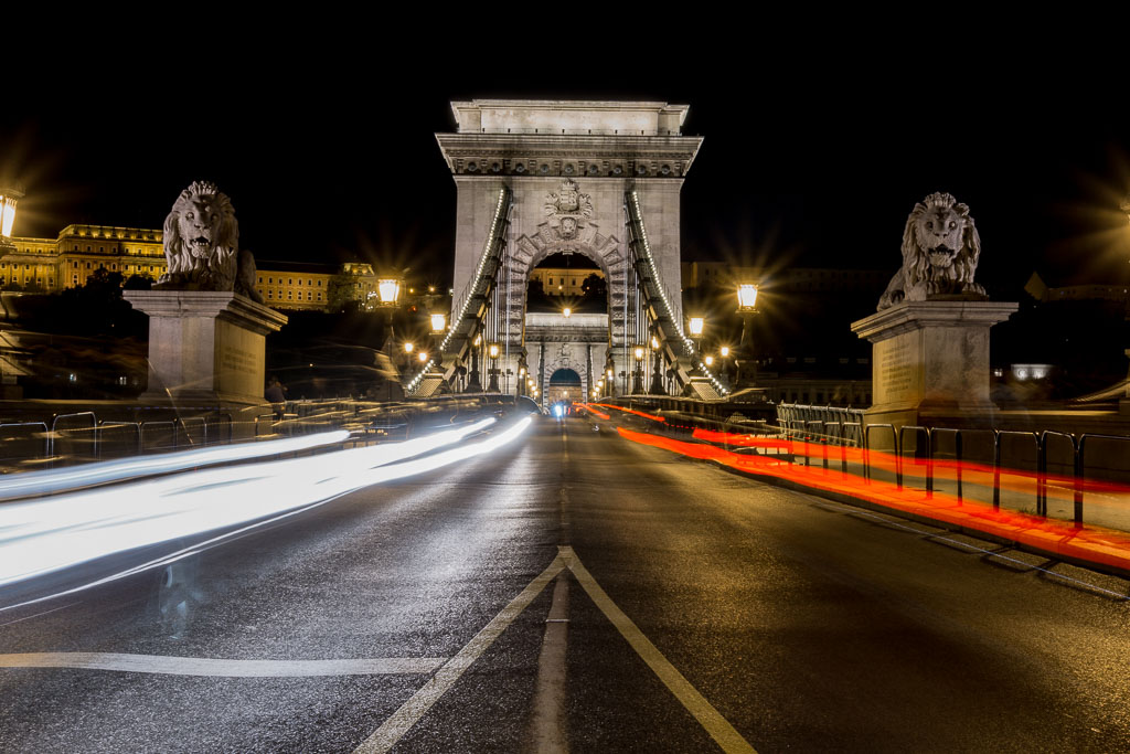 Chain Bridge at night, Budapest, The Two Drifters, www.thetwodrifters.net